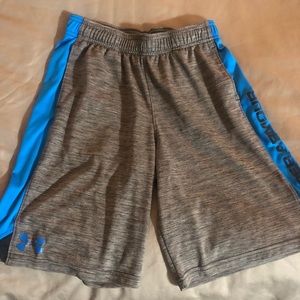 Boys Under Armour Large Shorts